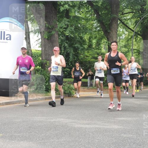 29.06.2025 - hella hamburg halbmarathon KatJ http://msf.ph/oto/8527667 29.06.2025 10:54:57 Zwischen KM18-KM19 2852, 4494, 6089, 6181 meine-sportfotos.de