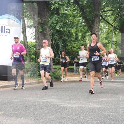 29.06.2025 - hella hamburg halbmarathon KatJ http://msf.ph/oto/8527671 29.06.2025 10:54:57 Zwischen KM18-KM19 2852, 4494, 6089, 6181 meine-sportfotos.de
