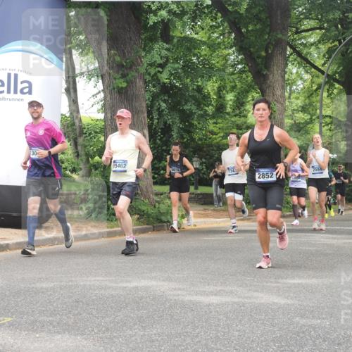 29.06.2025 - hella hamburg halbmarathon KatJ http://msf.ph/oto/8527675 29.06.2025 10:54:57 Zwischen KM18-KM19 2852, 4494, 6089, 6181 meine-sportfotos.de