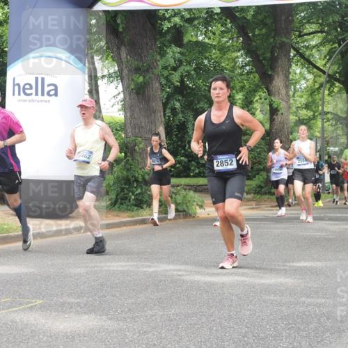 29.06.2025 - hella hamburg halbmarathon KatJ http://msf.ph/oto/8527697 29.06.2025 10:54:58 Zwischen KM18-KM19 2594, 2852, 4494, 6014, 6089, 6181 meine-sportfotos.de