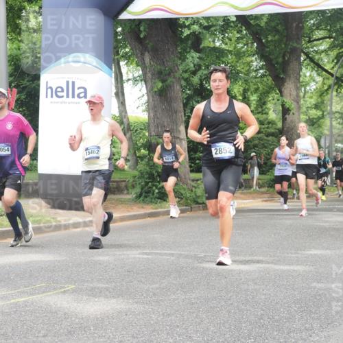 29.06.2025 - hella hamburg halbmarathon KatJ http://msf.ph/oto/8527707 29.06.2025 10:54:58 Zwischen KM18-KM19 2594, 2852, 4494, 6014, 6089, 6181 meine-sportfotos.de