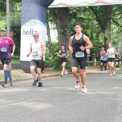 29.06.2025 - hella hamburg halbmarathon KatJ http://msf.ph/oto/8527713 29.06.2025 10:54:58 Zwischen KM18-KM19 2594, 2852, 4494, 6014, 6089, 6181 meine-sportfotos.de