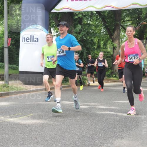 29.06.2025 - hella hamburg halbmarathon KatJ http://msf.ph/oto/8527796 29.06.2025 10:55:03 Zwischen KM18-KM19 1785, 2594, 2852, 4950, 5670, 6014, 7741, 8217 meine-sportfotos.de