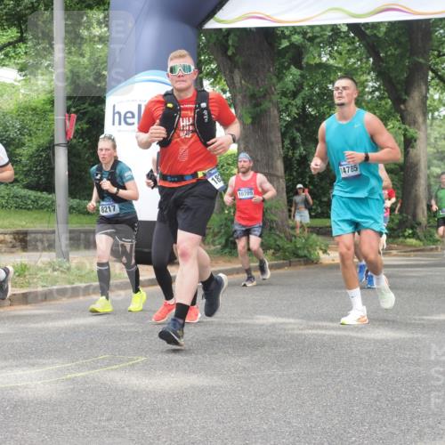 29.06.2025 - hella hamburg halbmarathon KatJ http://msf.ph/oto/8527845 29.06.2025 10:55:05 Zwischen KM18-KM19 1785, 2594, 4950, 5670, 6014, 7741, 8217 meine-sportfotos.de
