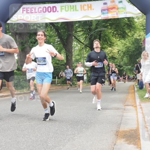 29.06.2025 - hella hamburg halbmarathon KatJ http://msf.ph/oto/8528076 29.06.2025 10:55:19 Zwischen KM18-KM19 4032 meine-sportfotos.de