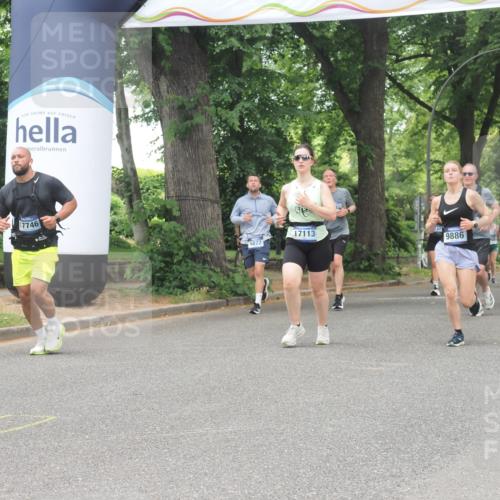 29.06.2025 - hella hamburg halbmarathon KatJ http://msf.ph/oto/8528091 29.06.2025 10:55:21 Zwischen KM18-KM19 2712, 4032 meine-sportfotos.de