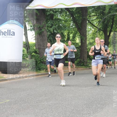 29.06.2025 - hella hamburg halbmarathon KatJ http://msf.ph/oto/8528100 29.06.2025 10:55:21 Zwischen KM18-KM19 2712, 4032 meine-sportfotos.de