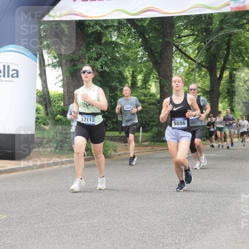 29.06.2025 - hella hamburg halbmarathon KatJ http://msf.ph/oto/8528111 29.06.2025 10:55:22 Zwischen KM18-KM19 2712, 4032, 6822 meine-sportfotos.de
