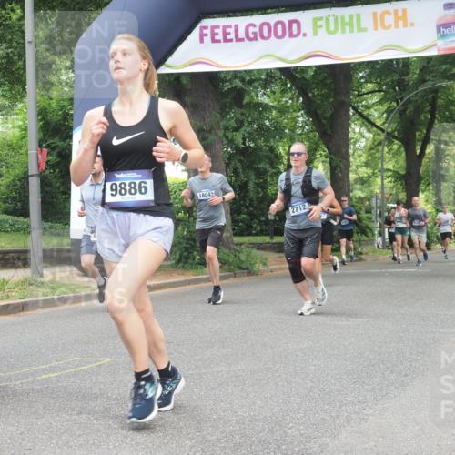 29.06.2025 - hella hamburg halbmarathon KatJ http://msf.ph/oto/8528135 29.06.2025 10:55:23 Zwischen KM18-KM19 2712, 4032, 6822, 8147 meine-sportfotos.de