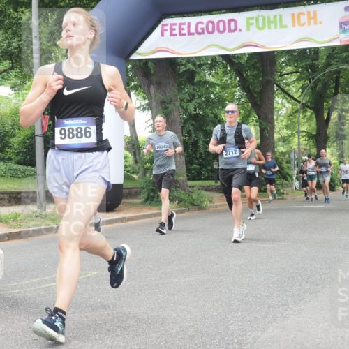 29.06.2025 - hella hamburg halbmarathon KatJ http://msf.ph/oto/8528138 29.06.2025 10:55:23 Zwischen KM18-KM19 2712, 4032, 6822, 8147 meine-sportfotos.de