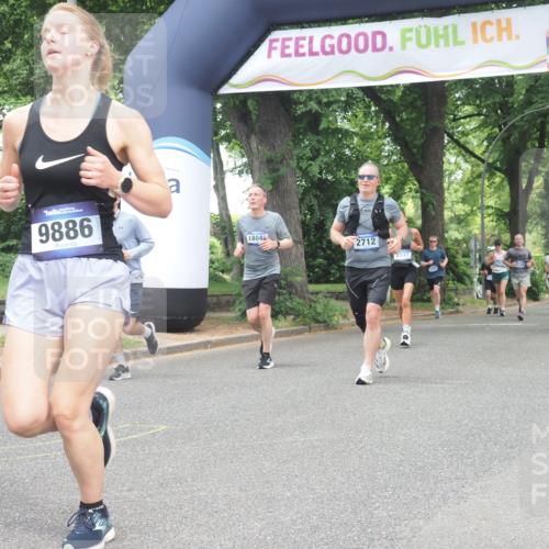 29.06.2025 - hella hamburg halbmarathon KatJ http://msf.ph/oto/8528142 29.06.2025 10:55:23 Zwischen KM18-KM19 2712, 4032, 6822, 8147 meine-sportfotos.de