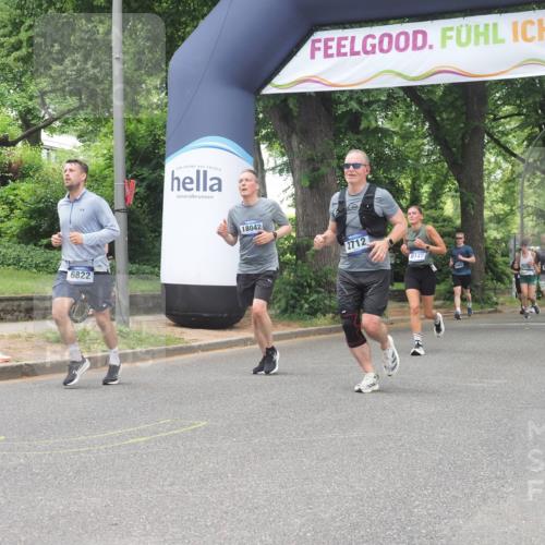 29.06.2025 - hella hamburg halbmarathon KatJ http://msf.ph/oto/8528146 29.06.2025 10:55:24 Zwischen KM18-KM19 2712, 4032, 6822, 8147 meine-sportfotos.de