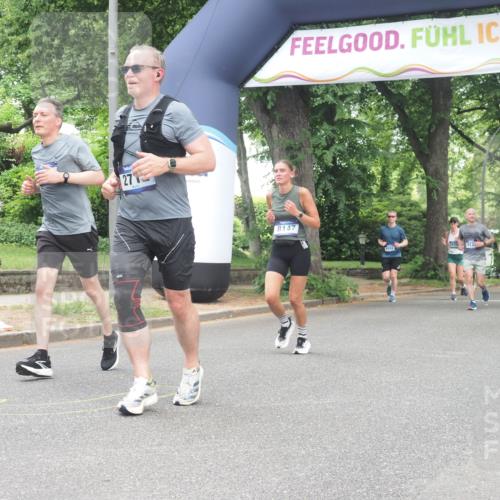 29.06.2025 - hella hamburg halbmarathon KatJ http://msf.ph/oto/8528167 29.06.2025 10:55:25 Zwischen KM18-KM19 2712, 4032, 6822, 8147 meine-sportfotos.de