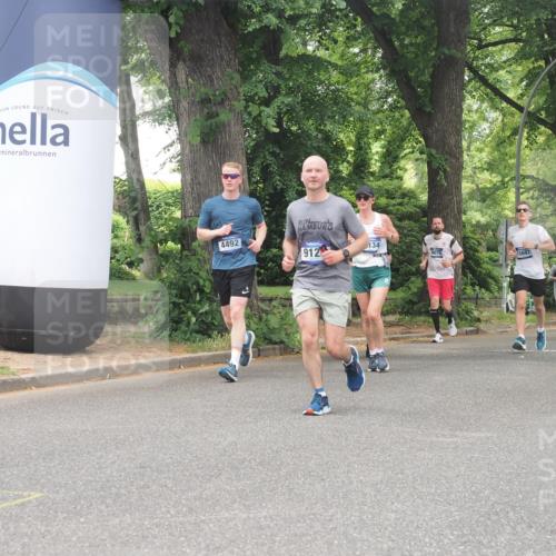 29.06.2025 - hella hamburg halbmarathon KatJ http://msf.ph/oto/8528190 29.06.2025 10:55:27 Zwischen KM18-KM19 2712, 6822, 8147 meine-sportfotos.de