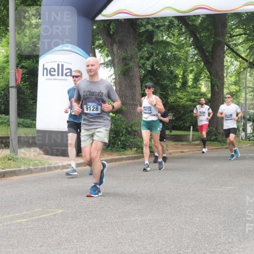 29.06.2025 - hella hamburg halbmarathon KatJ http://msf.ph/oto/8528222 29.06.2025 10:55:28 Zwischen KM18-KM19 2712, 6822, 8147 meine-sportfotos.de