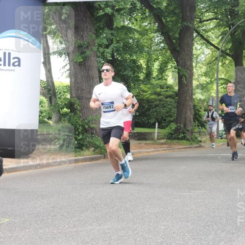 29.06.2025 - hella hamburg halbmarathon KatJ http://msf.ph/oto/8528235 29.06.2025 10:55:30 Zwischen KM18-KM19 4492, 6822, 8147 meine-sportfotos.de