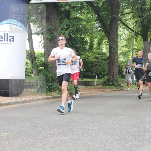 29.06.2025 - hella hamburg halbmarathon KatJ http://msf.ph/oto/8528239 29.06.2025 10:55:30 Zwischen KM18-KM19 4492, 6822, 8147 meine-sportfotos.de