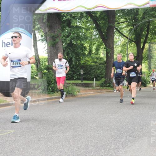 29.06.2025 - hella hamburg halbmarathon KatJ http://msf.ph/oto/8528267 29.06.2025 10:55:31 Zwischen KM18-KM19 4492, 8147, 8632 meine-sportfotos.de