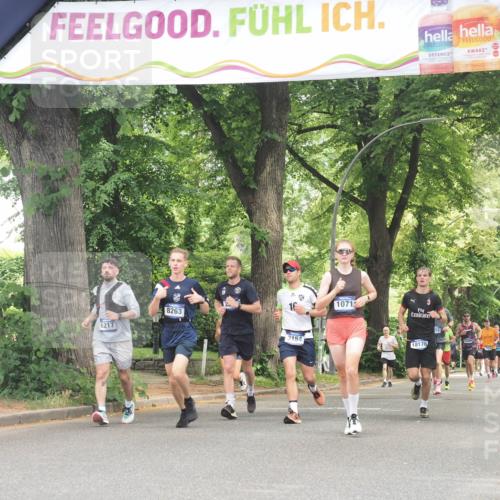 29.06.2025 - hella hamburg halbmarathon KatJ http://msf.ph/oto/8528321 29.06.2025 10:55:36 Zwischen KM18-KM19 1071, 4492, 8632 meine-sportfotos.de