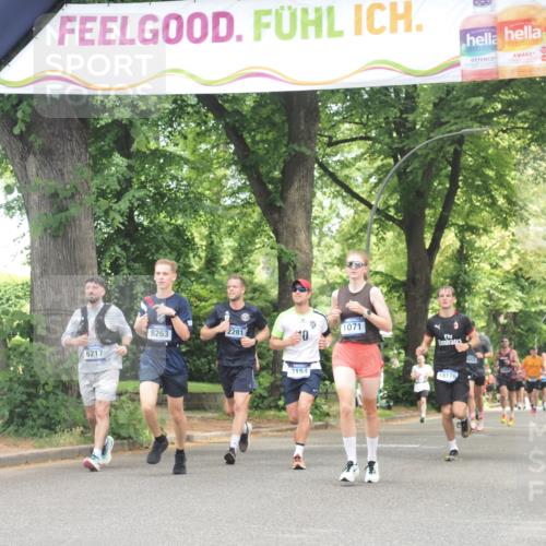 29.06.2025 - hella hamburg halbmarathon KatJ http://msf.ph/oto/8528336 29.06.2025 10:55:36 Zwischen KM18-KM19 1071, 4492, 8632 meine-sportfotos.de