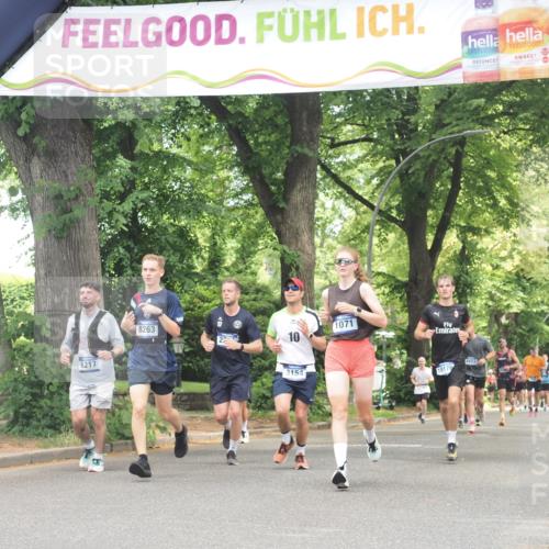 29.06.2025 - hella hamburg halbmarathon KatJ http://msf.ph/oto/8528343 29.06.2025 10:55:36 Zwischen KM18-KM19 1071, 4492, 8632 meine-sportfotos.de