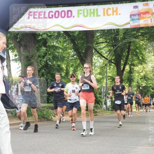 29.06.2025 - hella hamburg halbmarathon KatJ http://msf.ph/oto/8528353 29.06.2025 10:55:37 Zwischen KM18-KM19 1071, 3154, 4492, 8263, 8632 meine-sportfotos.de