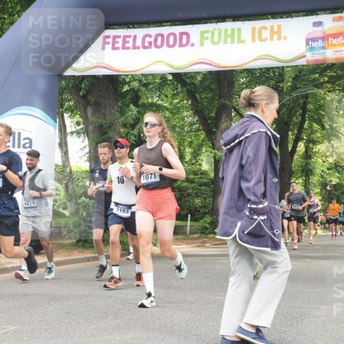 29.06.2025 - hella hamburg halbmarathon KatJ http://msf.ph/oto/8528389 29.06.2025 10:55:38 Zwischen KM18-KM19 1071, 3154, 6217, 8263, 8632 meine-sportfotos.de