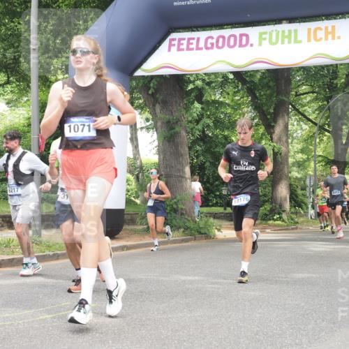 29.06.2025 - hella hamburg halbmarathon KatJ http://msf.ph/oto/8528415 29.06.2025 10:55:39 Zwischen KM18-KM19 1071, 2281, 3154, 6217, 8263, 8632 meine-sportfotos.de
