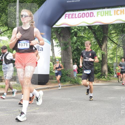 29.06.2025 - hella hamburg halbmarathon KatJ http://msf.ph/oto/8528421 29.06.2025 10:55:39 Zwischen KM18-KM19 1071, 2281, 3154, 6217, 8263, 8632 meine-sportfotos.de