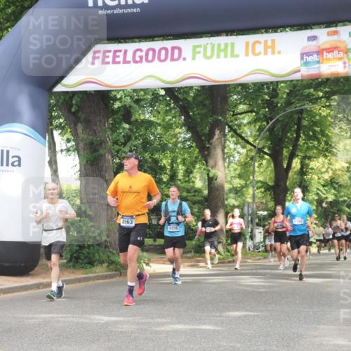 29.06.2025 - hella hamburg halbmarathon KatJ http://msf.ph/oto/8528548 29.06.2025 10:55:47 Zwischen KM18-KM19 1610, 2281, 4453, 6026, 8256, 8563 meine-sportfotos.de