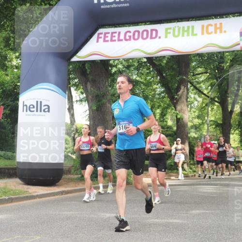 29.06.2025 - hella hamburg halbmarathon KatJ http://msf.ph/oto/8528590 29.06.2025 10:55:51 Zwischen KM18-KM19 5166, 8256, 8563 meine-sportfotos.de
