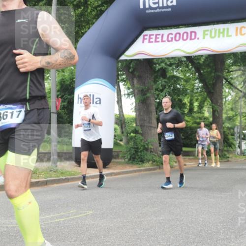 29.06.2025 - hella hamburg halbmarathon KatJ http://msf.ph/oto/8528792 29.06.2025 10:56:04 Zwischen KM18-KM19 2942, 3025, 3262, 5176, 6028 meine-sportfotos.de