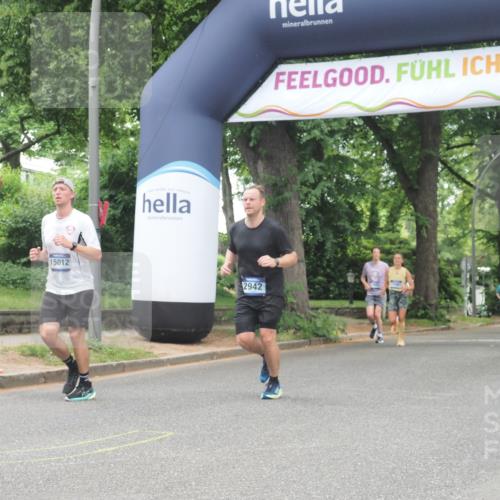 29.06.2025 - hella hamburg halbmarathon KatJ http://msf.ph/oto/8528809 29.06.2025 10:56:05 Zwischen KM18-KM19 2942, 3025, 3262 meine-sportfotos.de