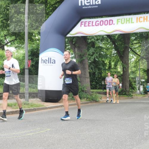 29.06.2025 - hella hamburg halbmarathon KatJ http://msf.ph/oto/8528812 29.06.2025 10:56:05 Zwischen KM18-KM19 2942, 3025, 3262 meine-sportfotos.de