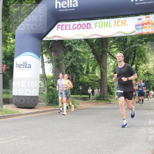 29.06.2025 - hella hamburg halbmarathon KatJ http://msf.ph/oto/8528833 29.06.2025 10:56:06 Zwischen KM18-KM19 2942, 3025, 3262, 4649 meine-sportfotos.de