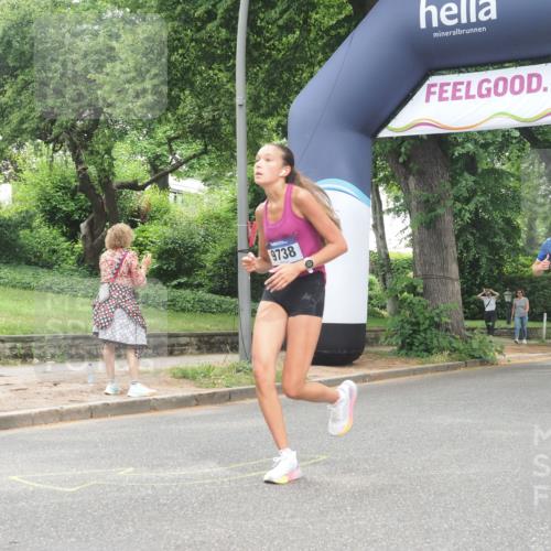 29.06.2025 - hella hamburg halbmarathon KatJ http://msf.ph/oto/8528933 29.06.2025 10:56:11 Zwischen KM18-KM19 4649 meine-sportfotos.de
