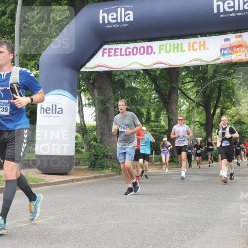 29.06.2025 - hella hamburg halbmarathon KatJ http://msf.ph/oto/8528963 29.06.2025 10:56:13 Zwischen KM18-KM19 4649, 4864, 8727 meine-sportfotos.de