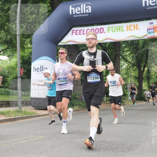 29.06.2025 - hella hamburg halbmarathon KatJ http://msf.ph/oto/8529015 29.06.2025 10:56:15 Zwischen KM18-KM19 4864, 6295, 8727 meine-sportfotos.de