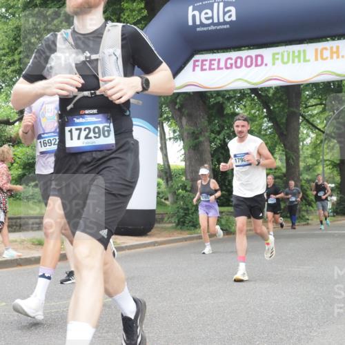 29.06.2025 - hella hamburg halbmarathon KatJ http://msf.ph/oto/8529029 29.06.2025 10:56:16 Zwischen KM18-KM19 4864, 4962, 6295, 8727 meine-sportfotos.de