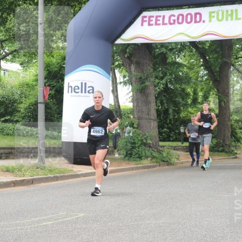 29.06.2025 - hella hamburg halbmarathon KatJ http://msf.ph/oto/8529071 29.06.2025 10:56:19 Zwischen KM18-KM19 2288, 4864, 4962, 6295, 8727 meine-sportfotos.de