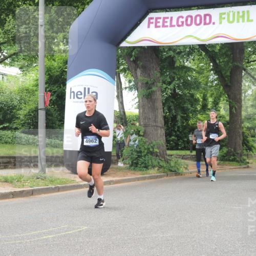 29.06.2025 - hella hamburg halbmarathon KatJ http://msf.ph/oto/8529076 29.06.2025 10:56:19 Zwischen KM18-KM19 2288, 4864, 4962, 6295, 8727 meine-sportfotos.de