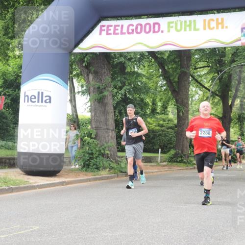 29.06.2025 - hella hamburg halbmarathon KatJ http://msf.ph/oto/8529106 29.06.2025 10:56:20 Zwischen KM18-KM19 2288, 3091, 4864, 4962, 6295, 8727 meine-sportfotos.de