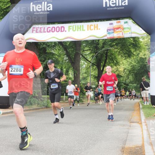 29.06.2025 - hella hamburg halbmarathon KatJ http://msf.ph/oto/8529140 29.06.2025 10:56:22 Zwischen KM18-KM19 2288, 3091, 4962, 6295, 8614 meine-sportfotos.de