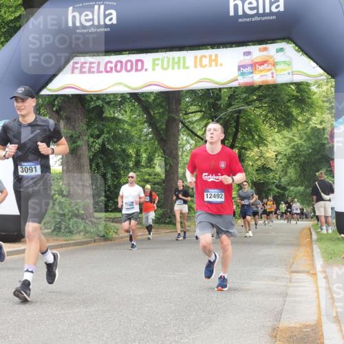 29.06.2025 - hella hamburg halbmarathon KatJ http://msf.ph/oto/8529171 29.06.2025 10:56:23 Zwischen KM18-KM19 2288, 3091, 4962, 6295, 8614 meine-sportfotos.de