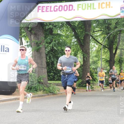 29.06.2025 - hella hamburg halbmarathon KatJ http://msf.ph/oto/8529239 29.06.2025 10:56:27 Zwischen KM18-KM19 1032, 3091, 4204, 8614 meine-sportfotos.de