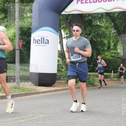 29.06.2025 - hella hamburg halbmarathon KatJ http://msf.ph/oto/8529250 29.06.2025 10:56:28 Zwischen KM18-KM19 1032, 3091, 4204, 8614 meine-sportfotos.de