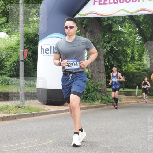 29.06.2025 - hella hamburg halbmarathon KatJ http://msf.ph/oto/8529257 29.06.2025 10:56:28 Zwischen KM18-KM19 1032, 3091, 4204, 8614 meine-sportfotos.de