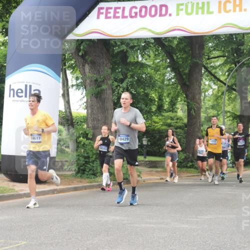 29.06.2025 - hella hamburg halbmarathon KatJ http://msf.ph/oto/8529294 29.06.2025 10:56:32 Zwischen KM18-KM19 1032, 4204, 5242 meine-sportfotos.de