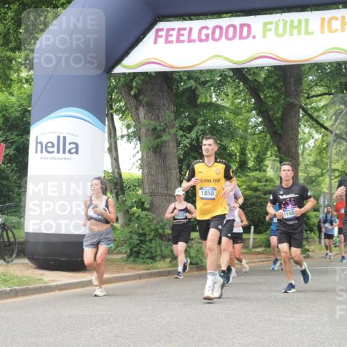 29.06.2025 - hella hamburg halbmarathon KatJ http://msf.ph/oto/8529334 29.06.2025 10:56:34 Zwischen KM18-KM19 1032, 1850, 5191, 5242 meine-sportfotos.de