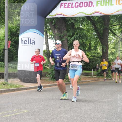 29.06.2025 - hella hamburg halbmarathon KatJ http://msf.ph/oto/8529535 29.06.2025 10:56:46 Zwischen KM18-KM19 2359, 6871 meine-sportfotos.de